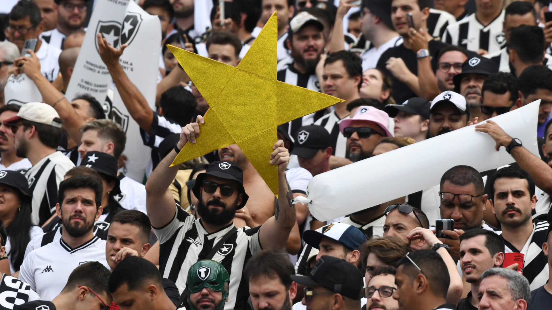 Botafogo enfrenta o Internacional com o sonho de conquistar o título do Brasileirão